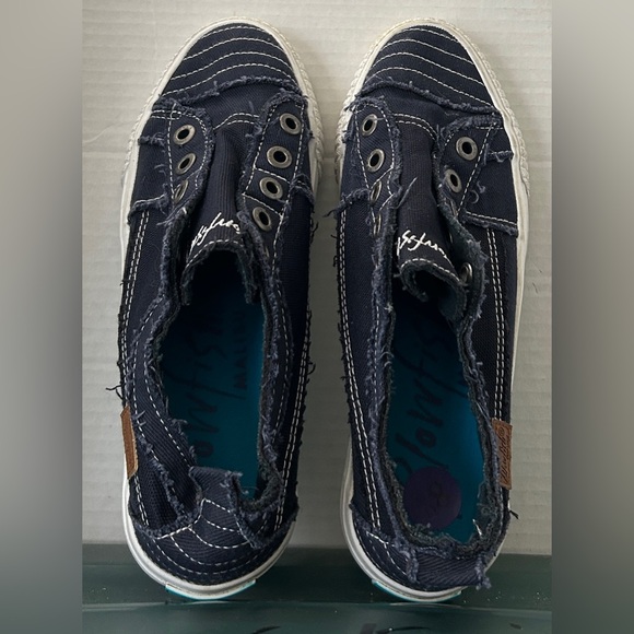 Blowfish Blue and White Slip-On Sneakers w/Rubber Toe Cap Women’s Size 8.5 EUC - Picture 2 of 7